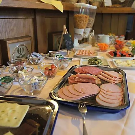 Schumacher Garni Hotel 3*