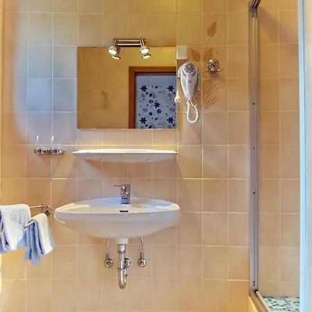 Schumacher Garni Hotel 3*